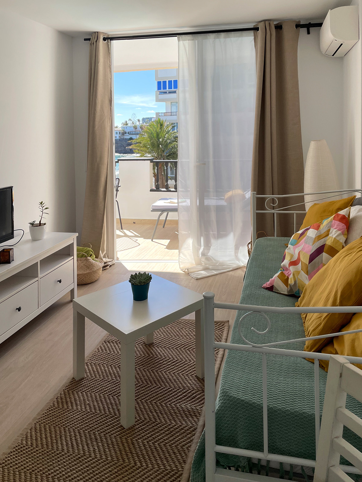 BI:JU Gran Canaria Ferienwohnung Wohnzimmer